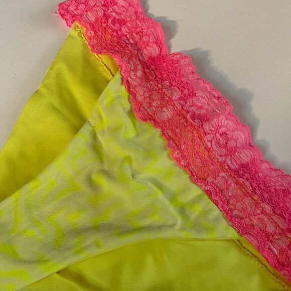 Beach Bunny Bikini‎ Bottom - Picture 5 of 9